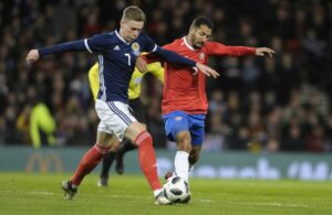 trung-ve-giu-vai-tro-quan-trong-tren-san-co