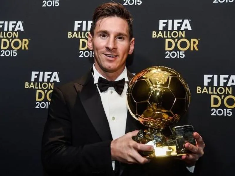 qua bong vang fifa la gi lich su va nhung huyen thoai bong da