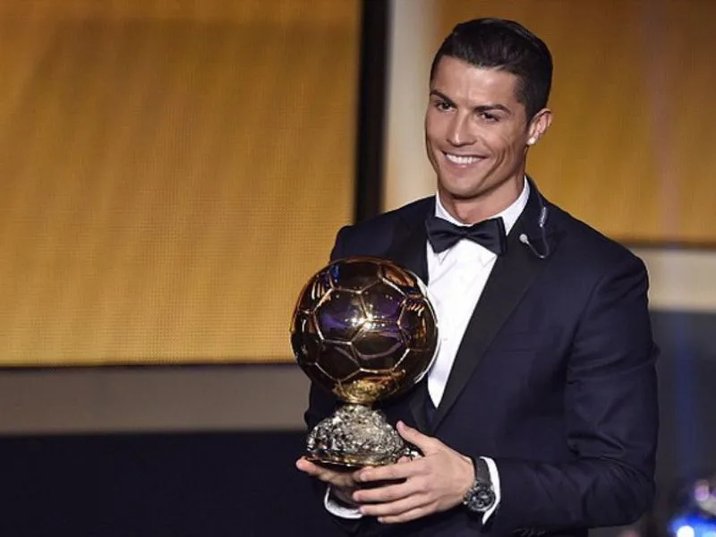 qua bong vang fifa la gi lich su va nhung huyen thoai bong da