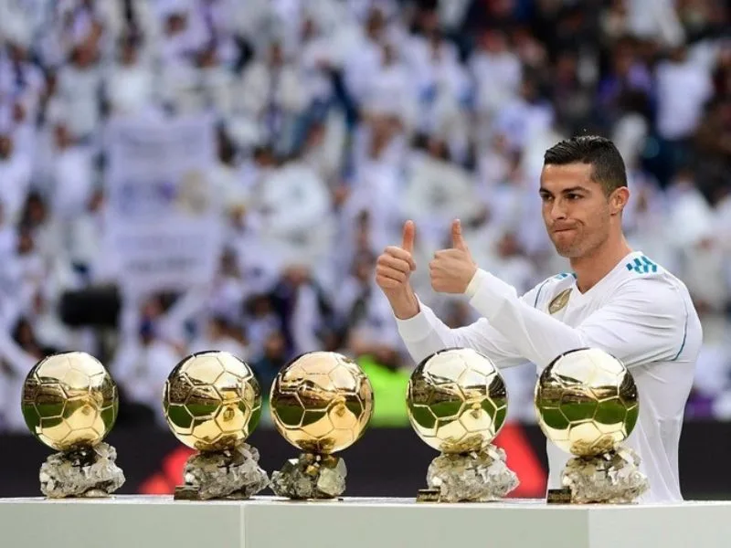 qua bong vang fifa la gi lich su va nhung huyen thoai bong da
